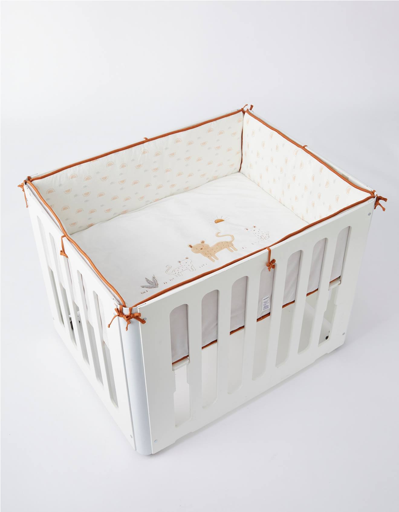 Tapis De Parc Avec Bords En Veloudoux Blanc