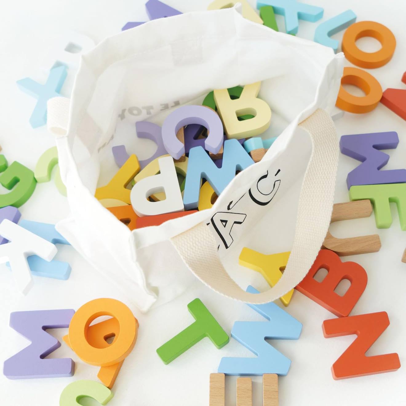 Lettres De L'alphabet En Bois Bleu (Le Toy Van) - Image 2