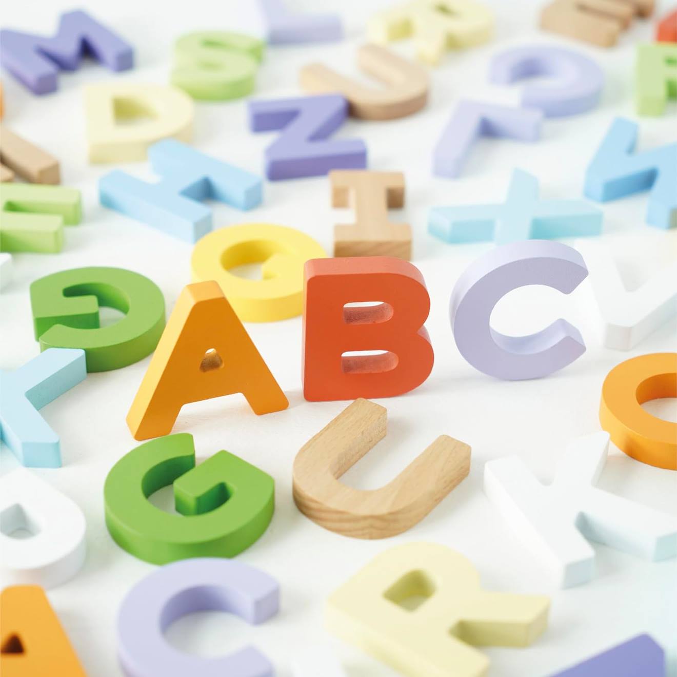 Puzzle en bois avec alphabet coloré pour apprentissage des lettres Puzzle en bois avec alphabet coloré pour apprentissage des lettres