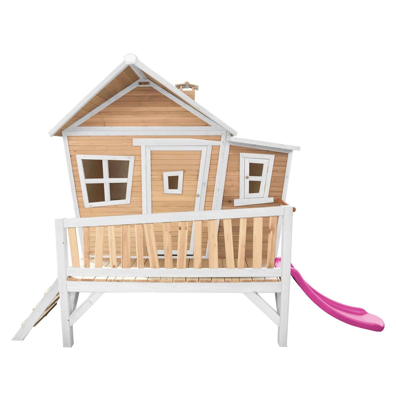 Cabane Asymétrique En Bois Sur Pilotis Avec Toboggan Violet