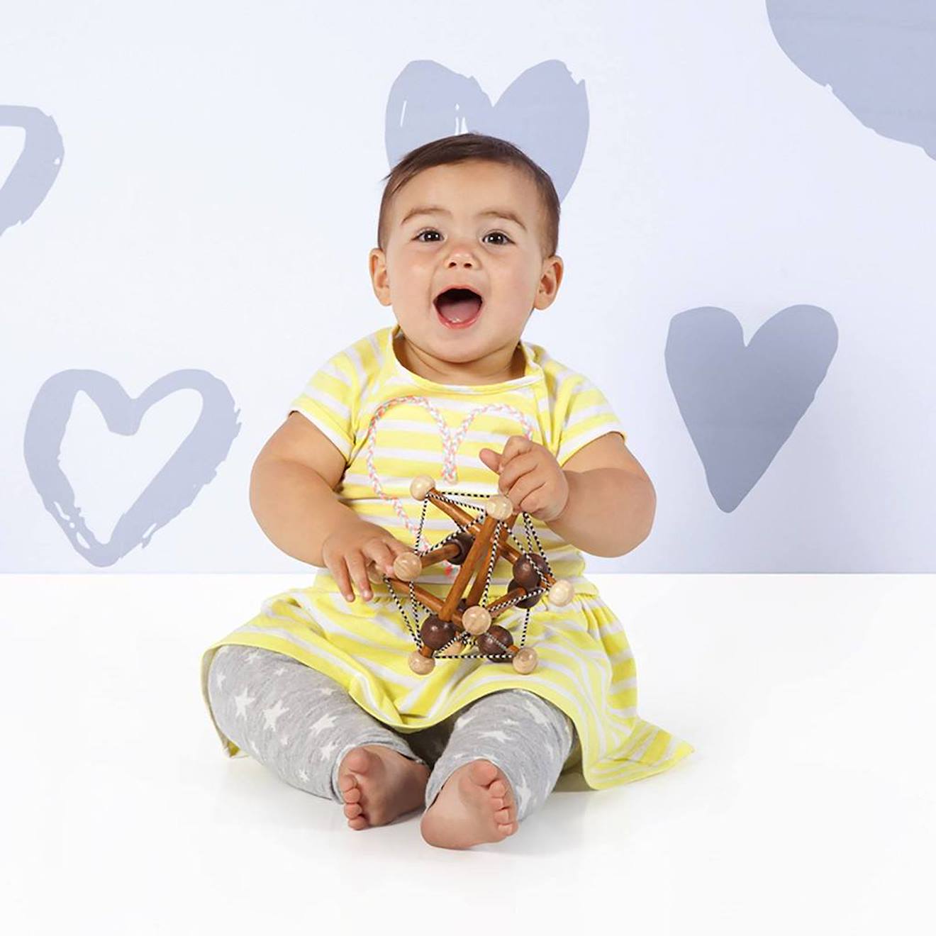 Hochet Skwish Marron (Manhattan Toy) - Image 2