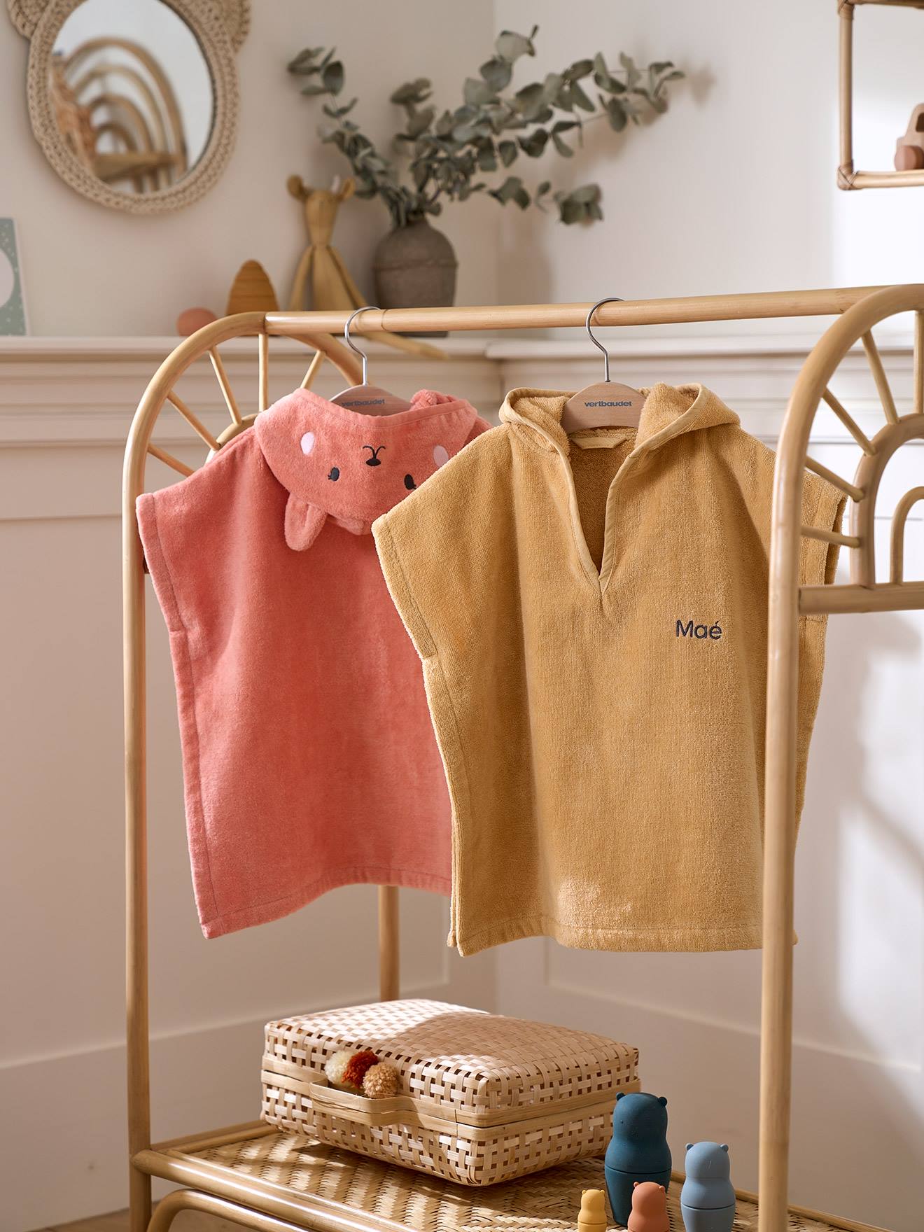 Poncho de bain bébé avec coton recyclé personnalisable Animal ocre (Vertbaudet) - Image 1