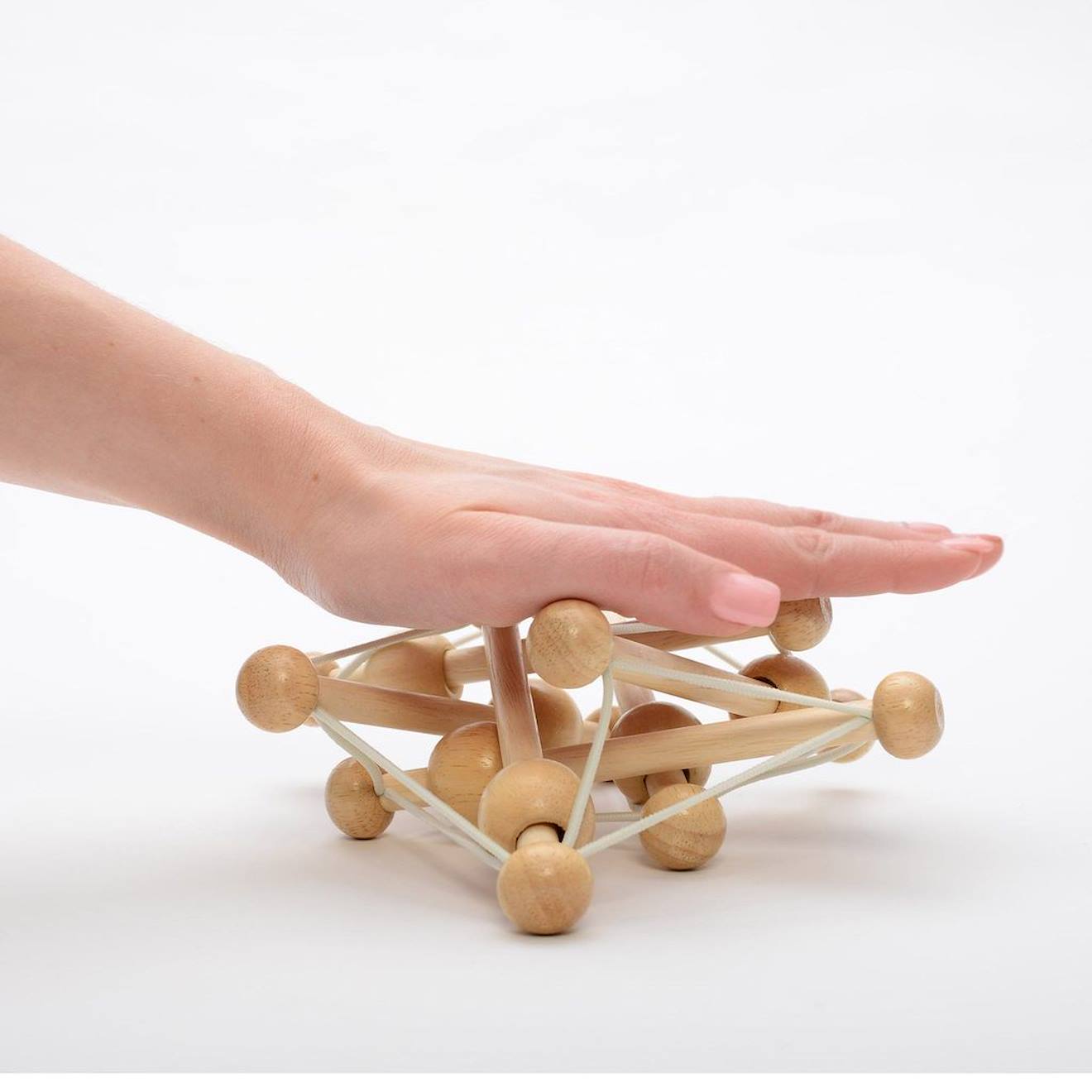 Hochet Skwish Beige (Manhattan Toy) - Image 2