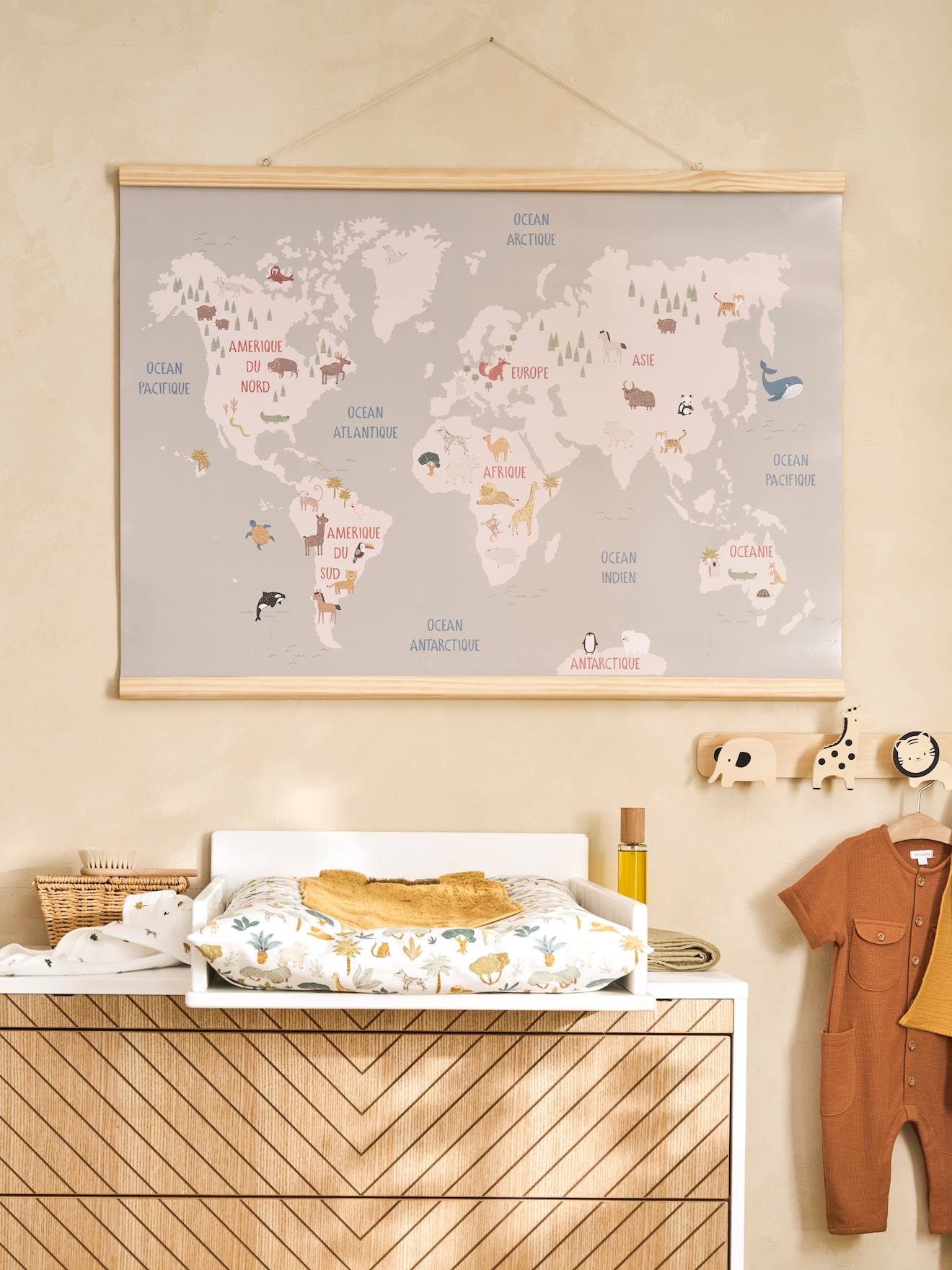 Carte mappemonde animaux murale bois