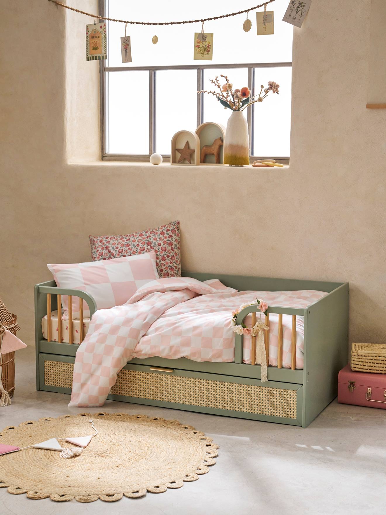 Lit enfant 70x140 cm avec tiroir en cannage LIGNE POESIE vert