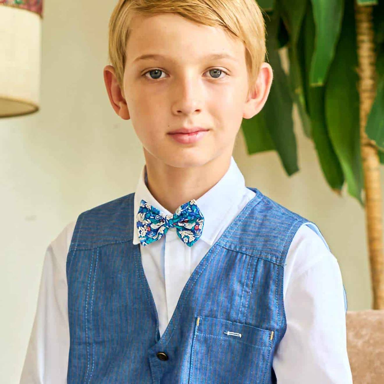 Noeud Papillon Fleuri Et Cérémonie Bleu Rouge