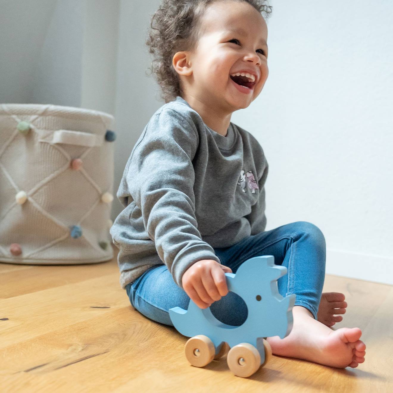 Jouet à tirer en bois pour chiot - OMABETA - Activités de promenade Jouet à tirer en bois pour chiot - OMABETA - Activités de promenade