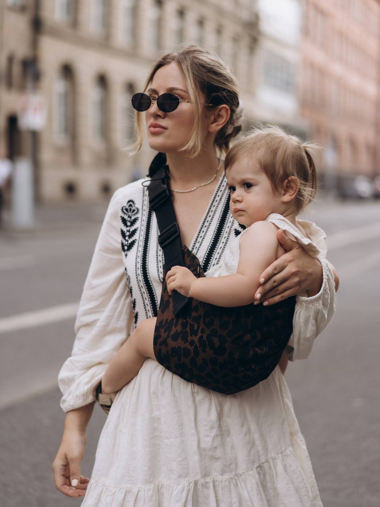 Porte-bébé et enfant 9 mois - 4 ans marron imprimé