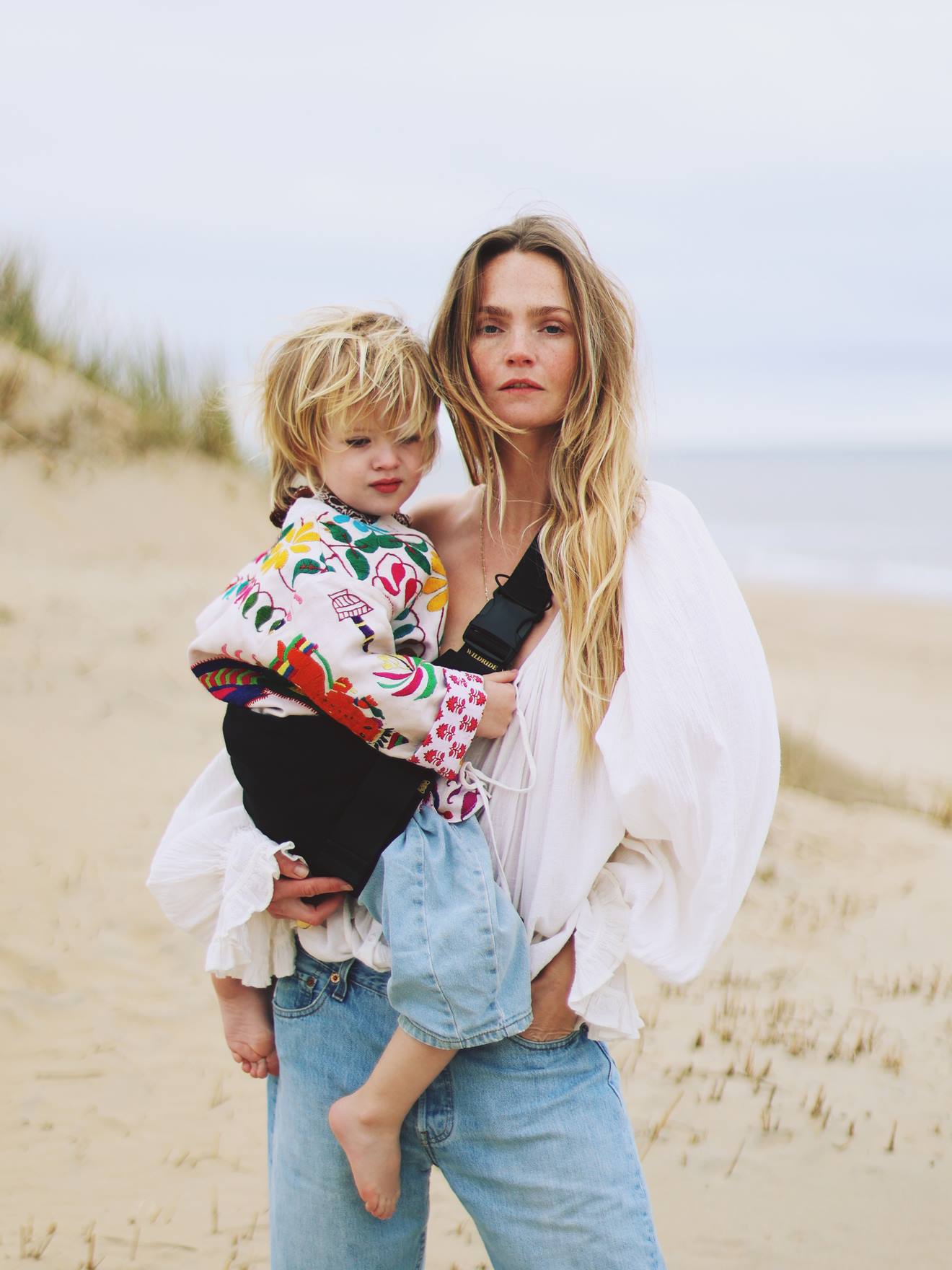 Porte-bébé et enfant 9 mois - 4 ans noir (Wildride) - Couverture