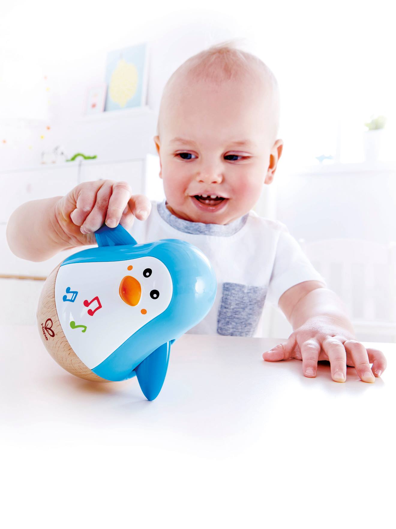 Pingouin Culbuto Musical Hape Bleu
