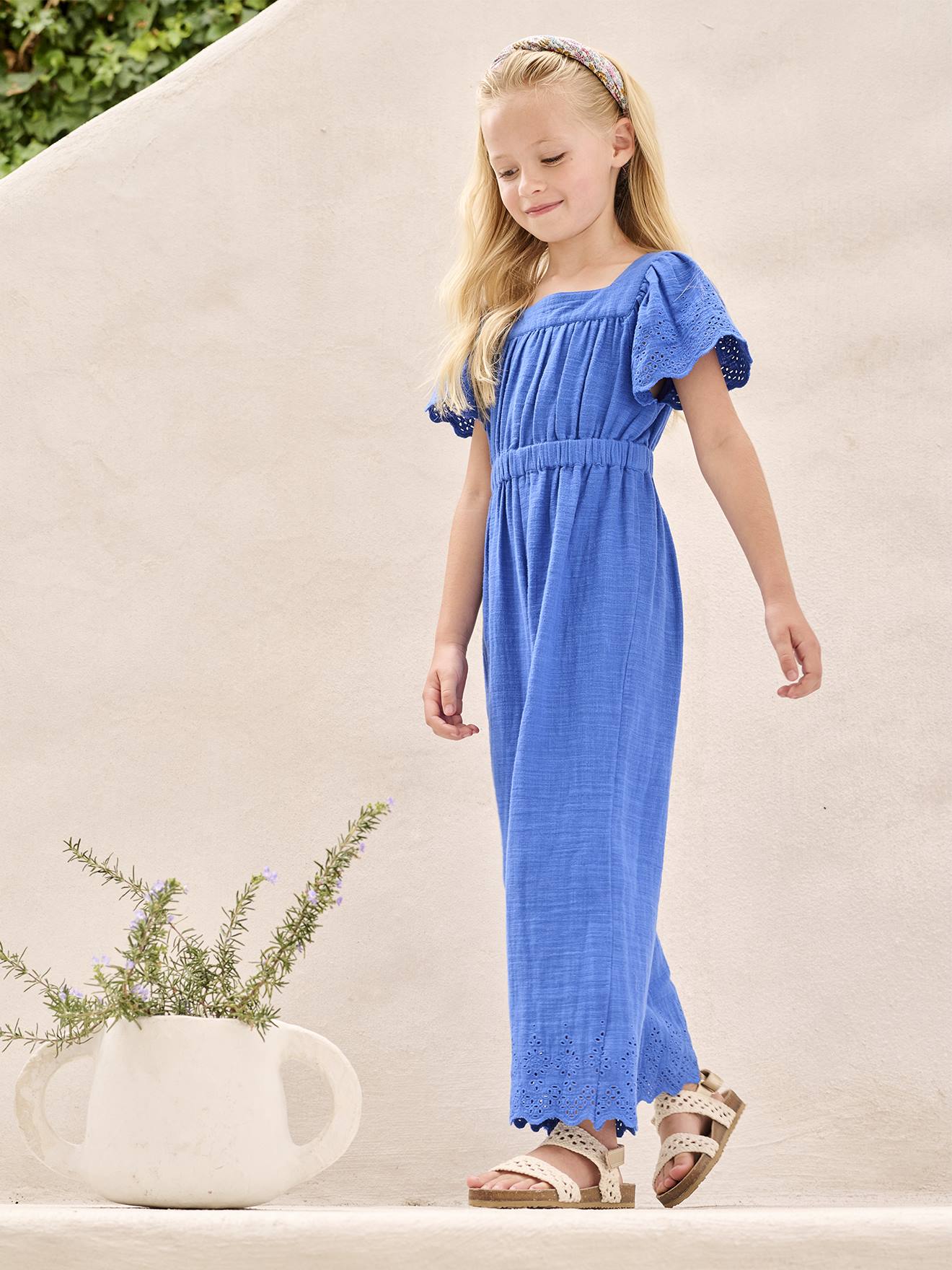 Combinaison fille en gaze de coton avec broderie bleu électrique