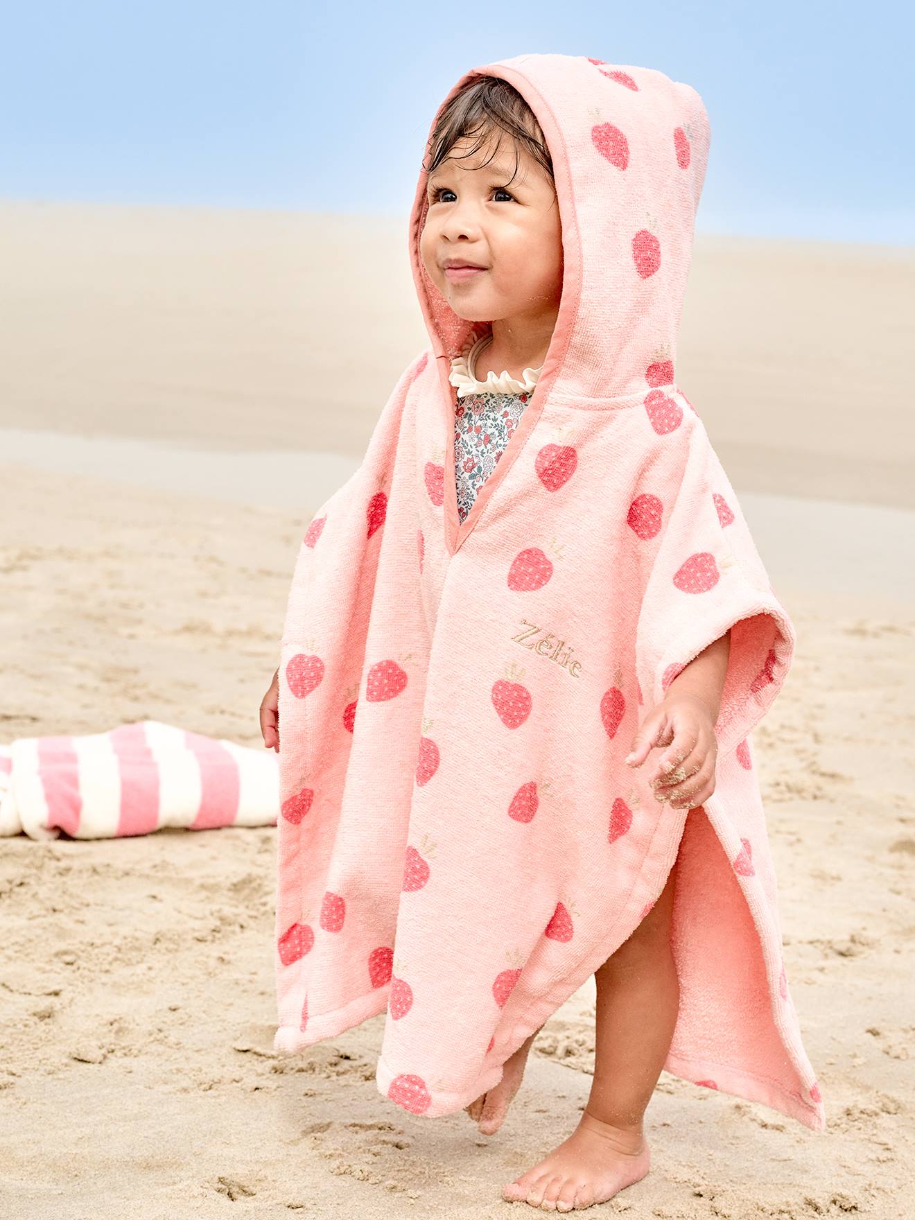 Poncho de bain / plage bébé personnalisable, avec coton recyclé rose imprimé