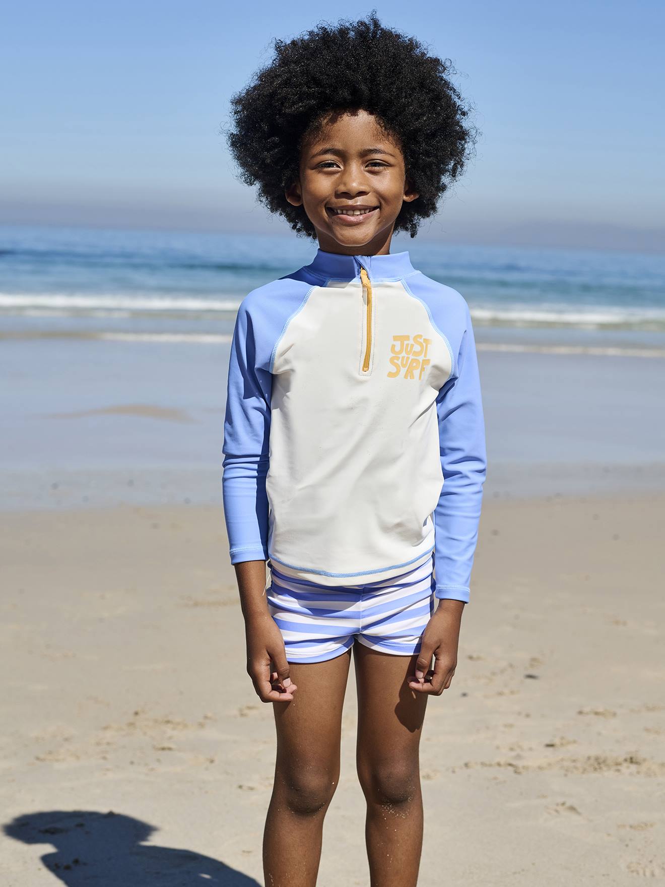 Ensemble de bain garçon T-shirt anti-UV + shorty ecru/bleu