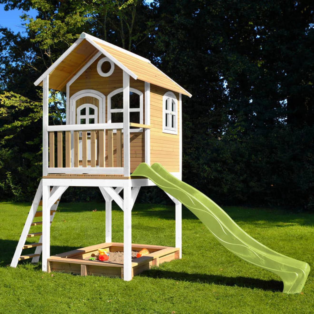 Cabane Sur Pilotis En Bois Avec Toboggan Et Bac À Sable Vert Citron