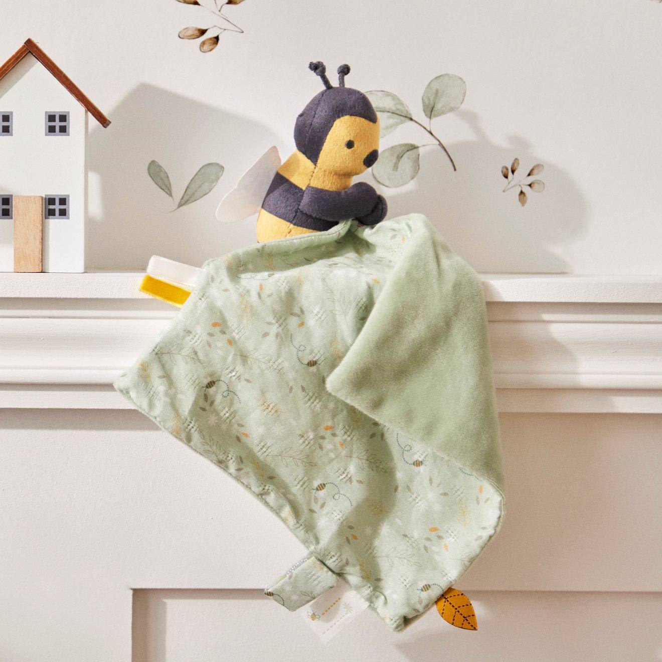Doudou Bébé Avec Attache Barreaux – Doux Et Réconfortant Promenade Bucolique Vert Abeil