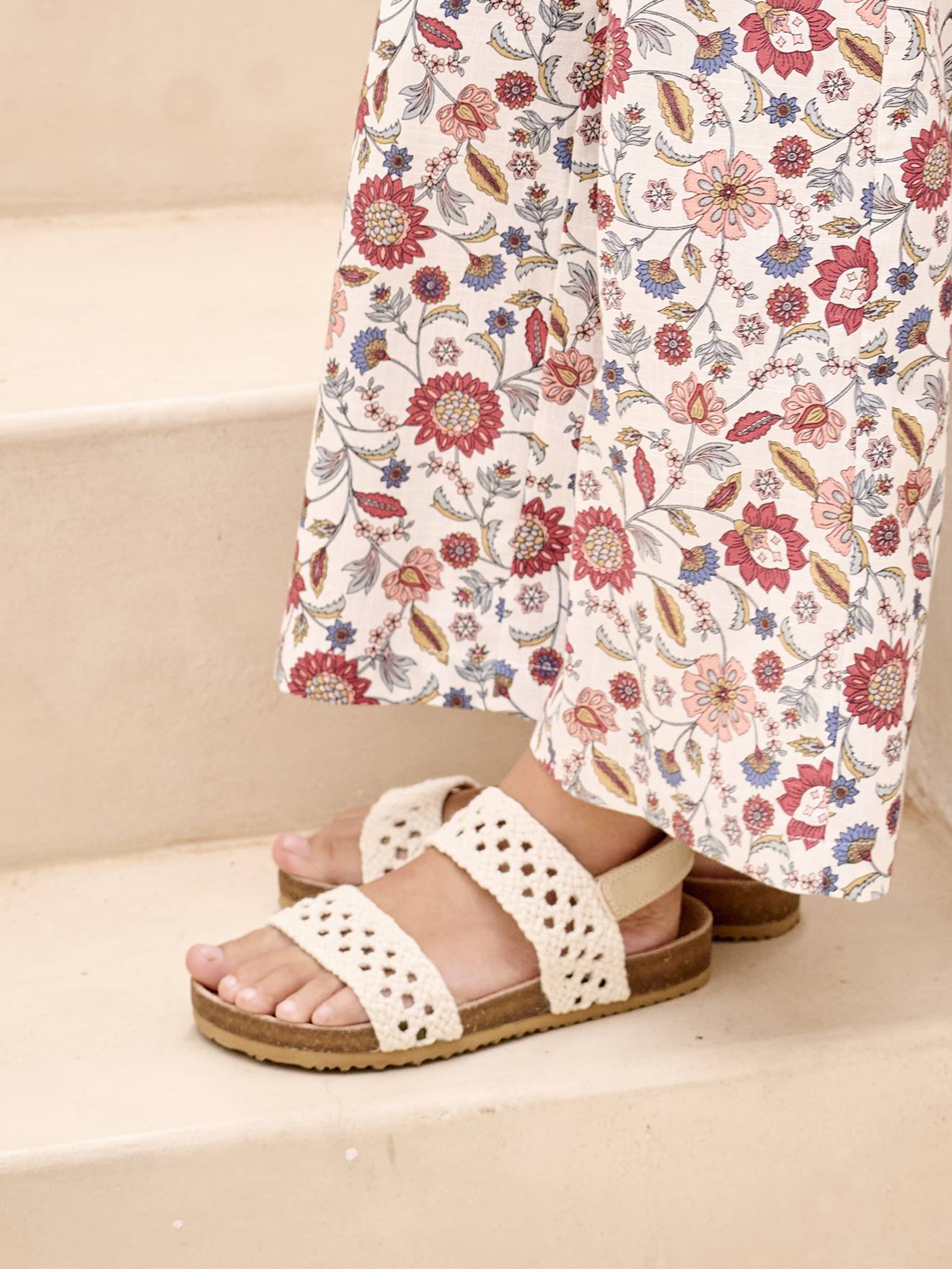 Sandales scratchées effet crochet enfant beige