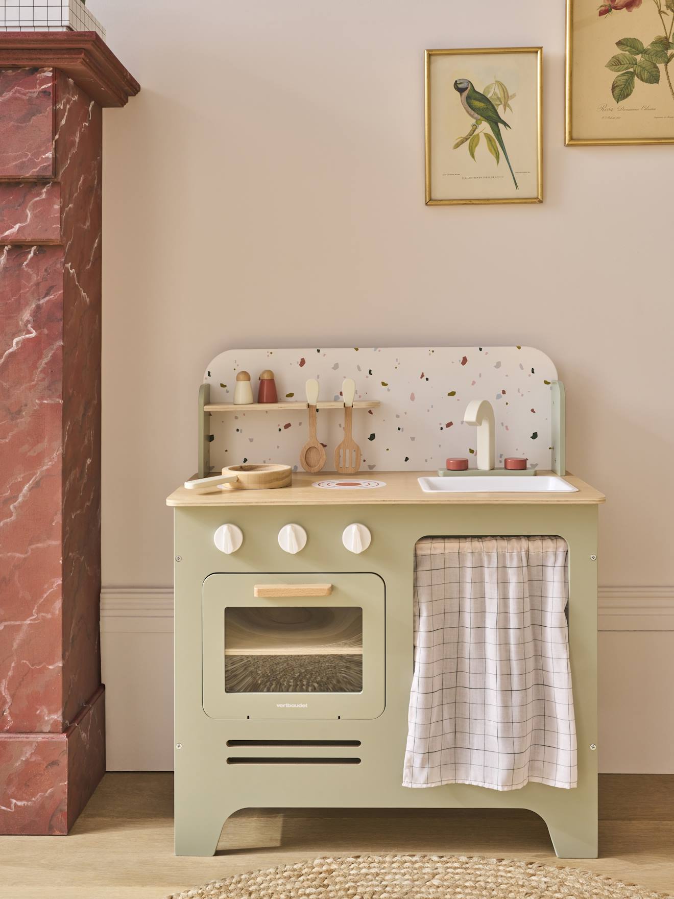 Cuisinette avec accessoires en bois FSC® vert sauge