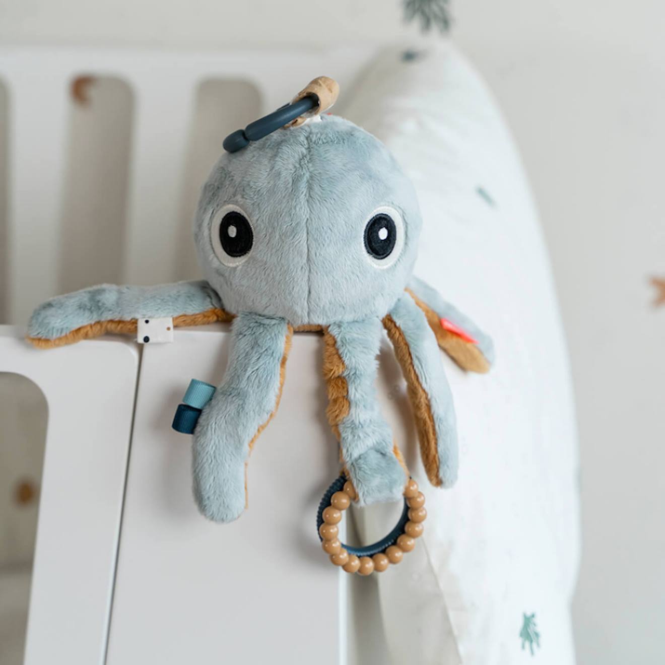 Peluche D'activités Vibrante À Suspendre Jelly Bleu Bleu, Ocre (Done by deer) - Image 1