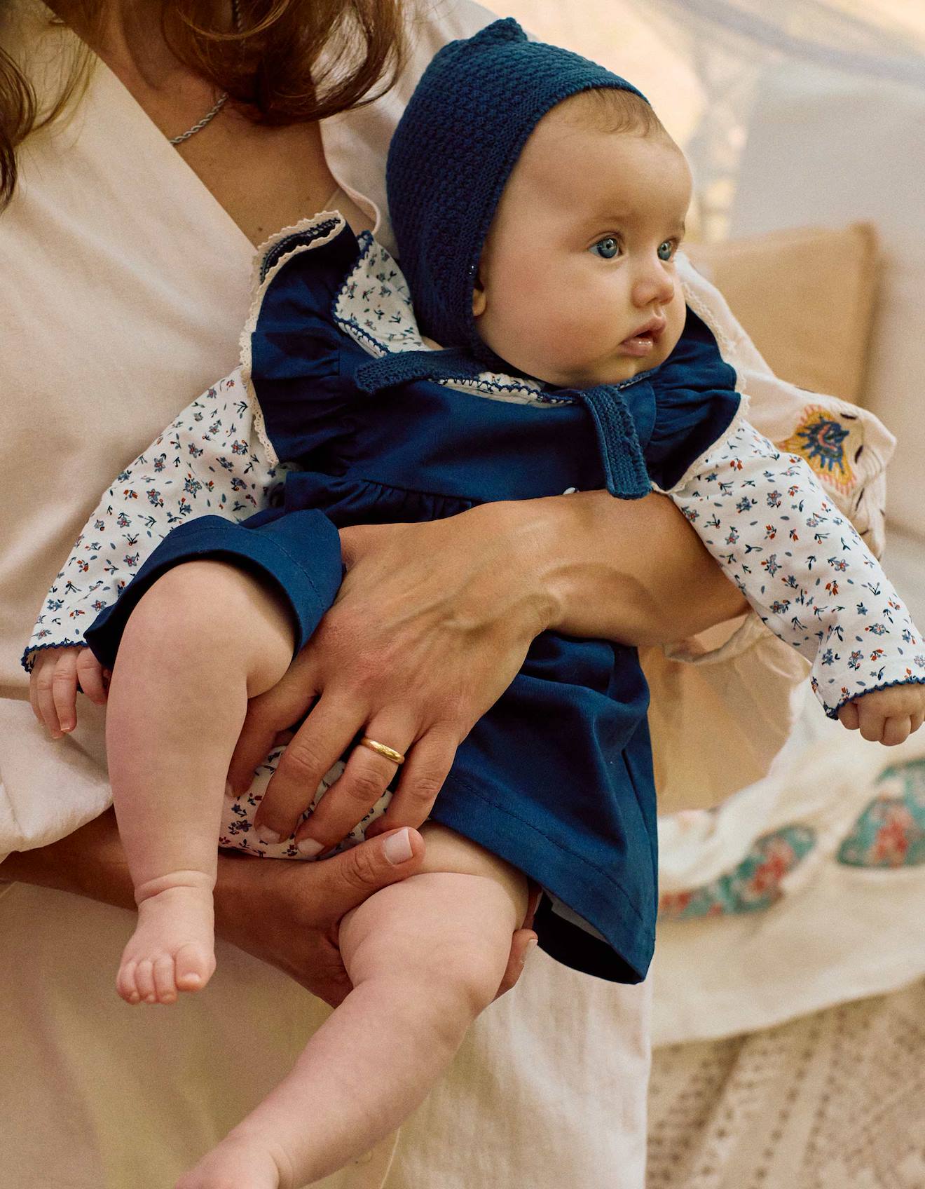 Bonnet En Maille Avec Lanières Latérales Bleu Foncé