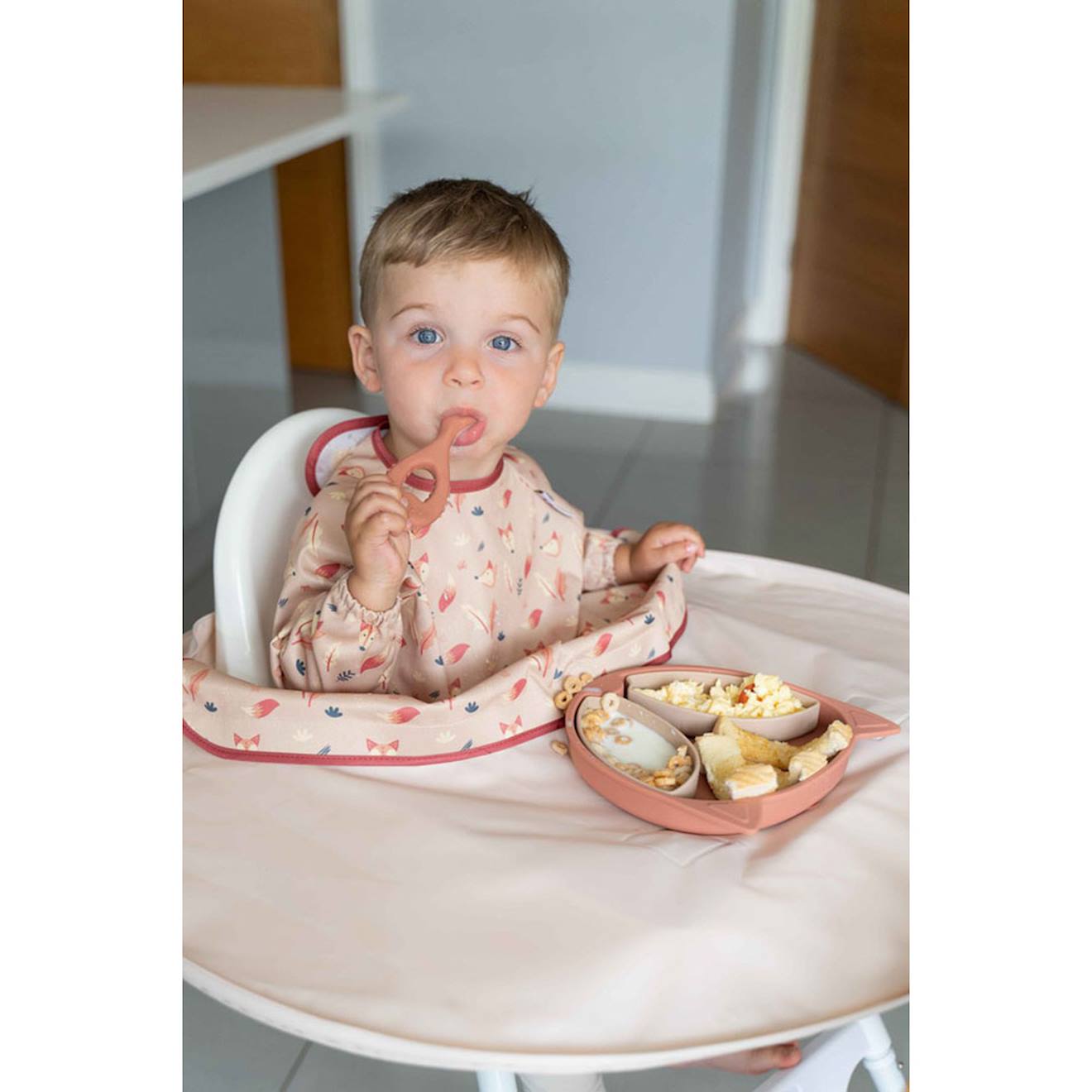 Kit Bavoir Et Plateau Transportable Beige (TIDY TOT) - Image 2
