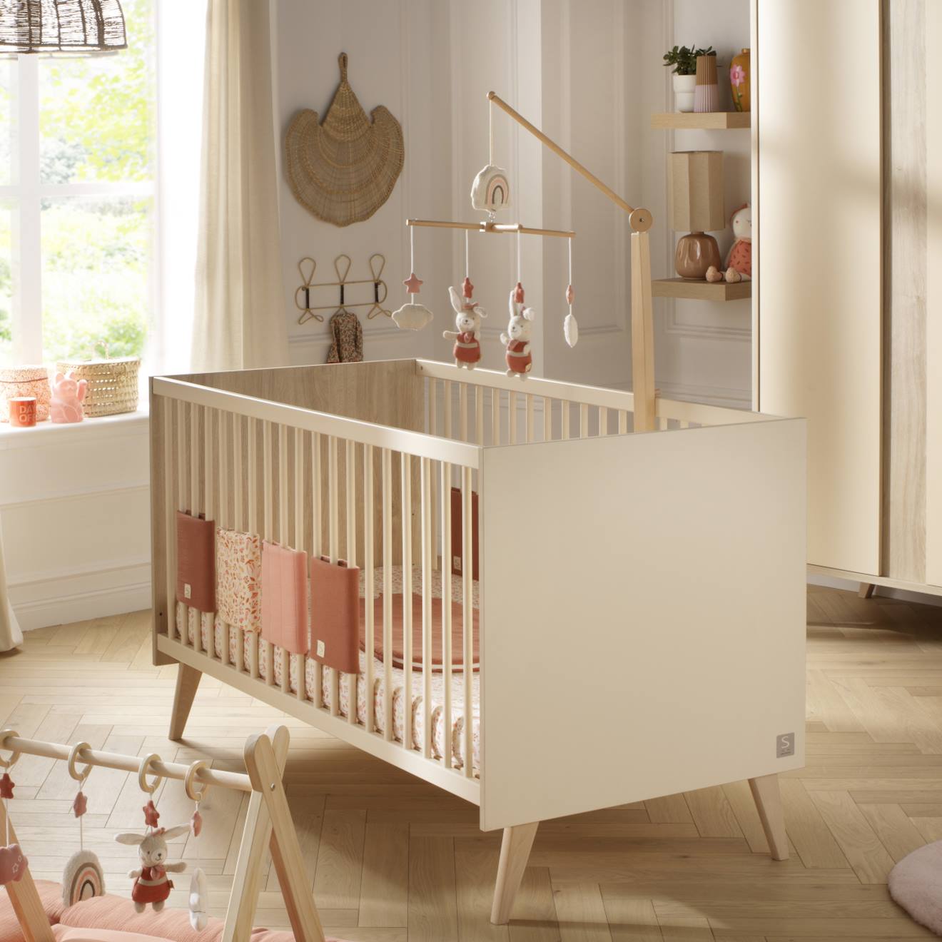 Lit Bébé Évolutif - Little Big Bed Sur Pieds En Bois Avec Têtes Panneaux Imitation Bois Marron/beige
