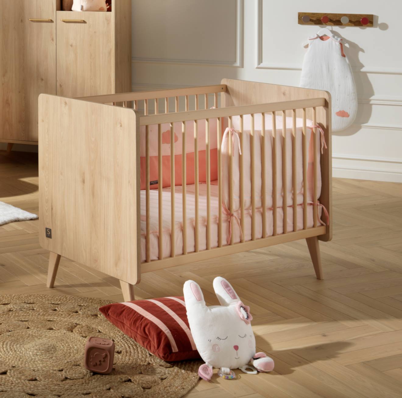 Lit Bébé À Barreaux Marron