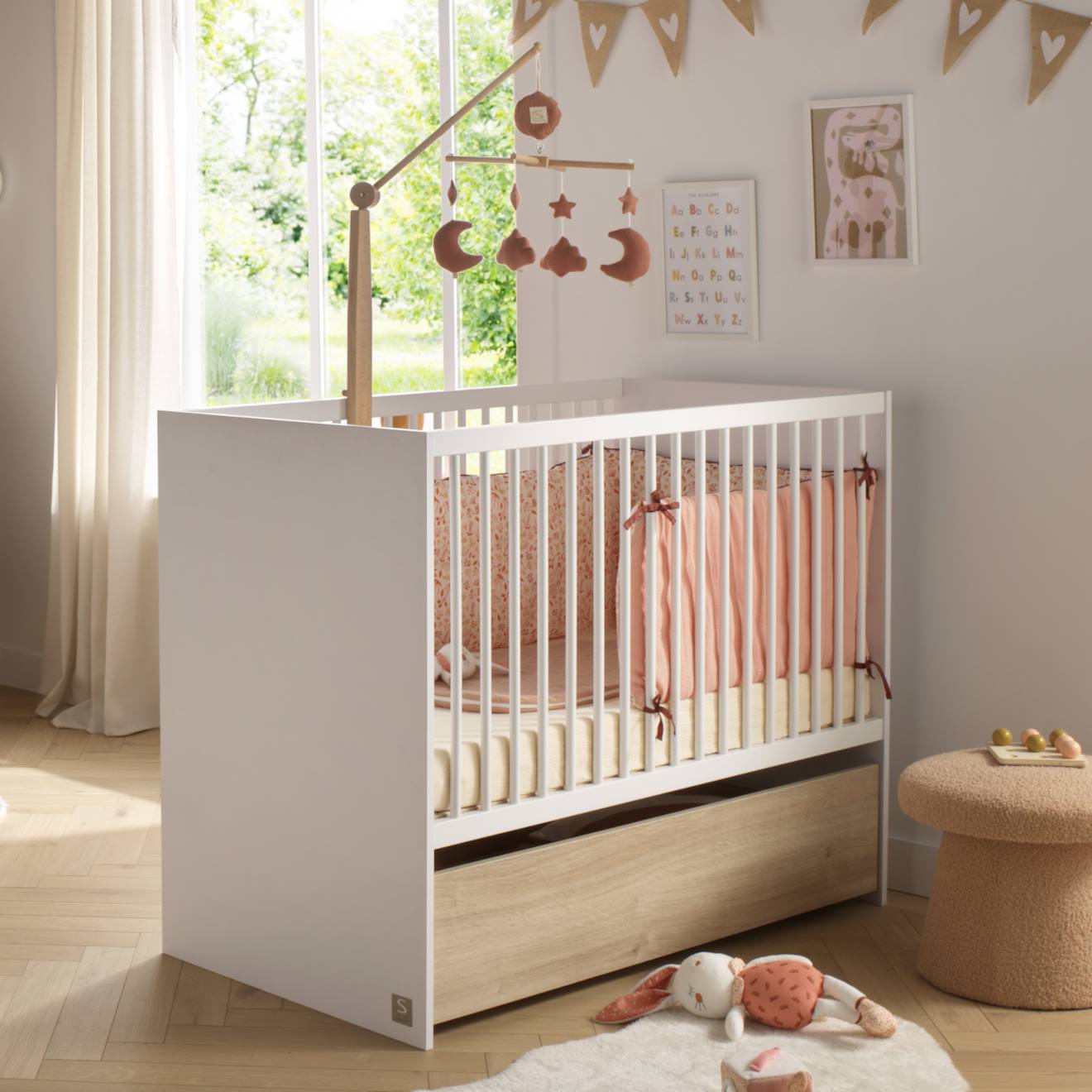 Lit Bébé À Barreaux Avec Têtes En Panneaux Blanc