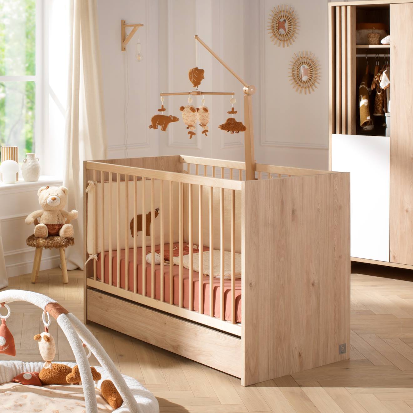 Lit Bébé À Barreaux En Bois Décor Chêne Suave Avec Matelas Marron