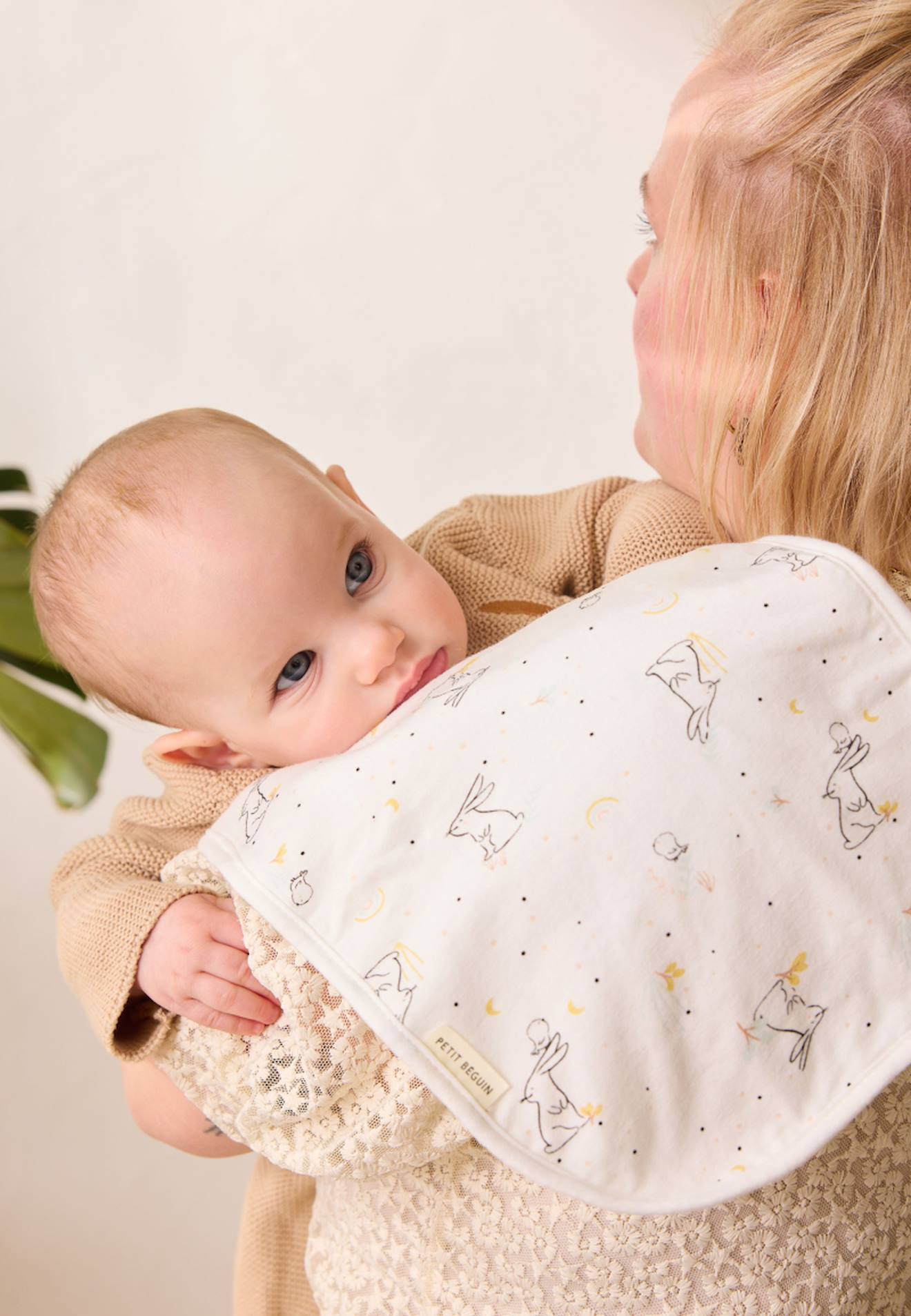 Bavoir D'épaule Bébé Hello Baby Ecru