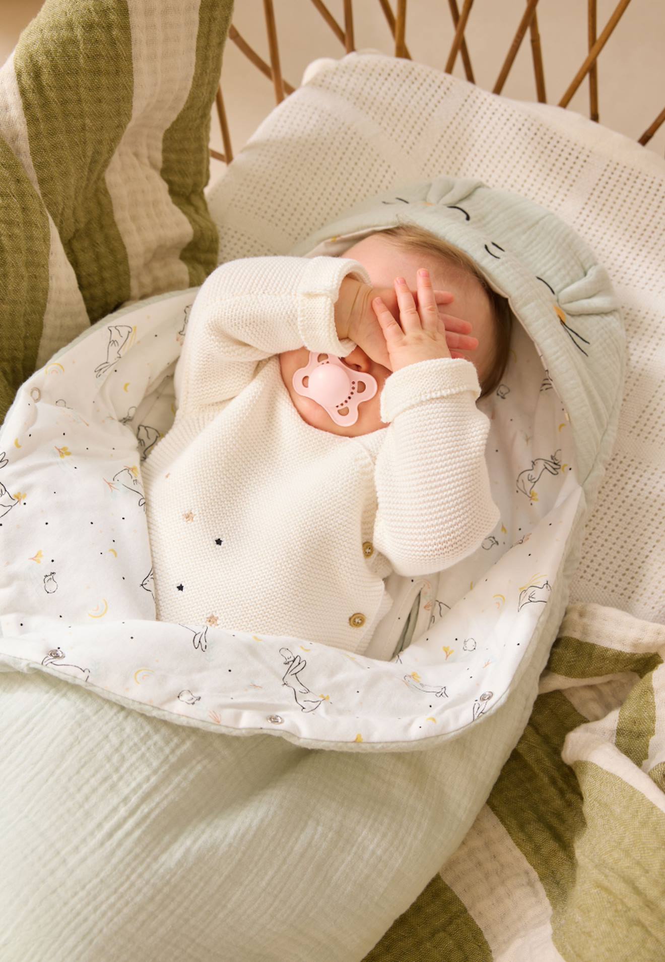 Nid D'ange En Gaze De Coton Hello Baby Vert