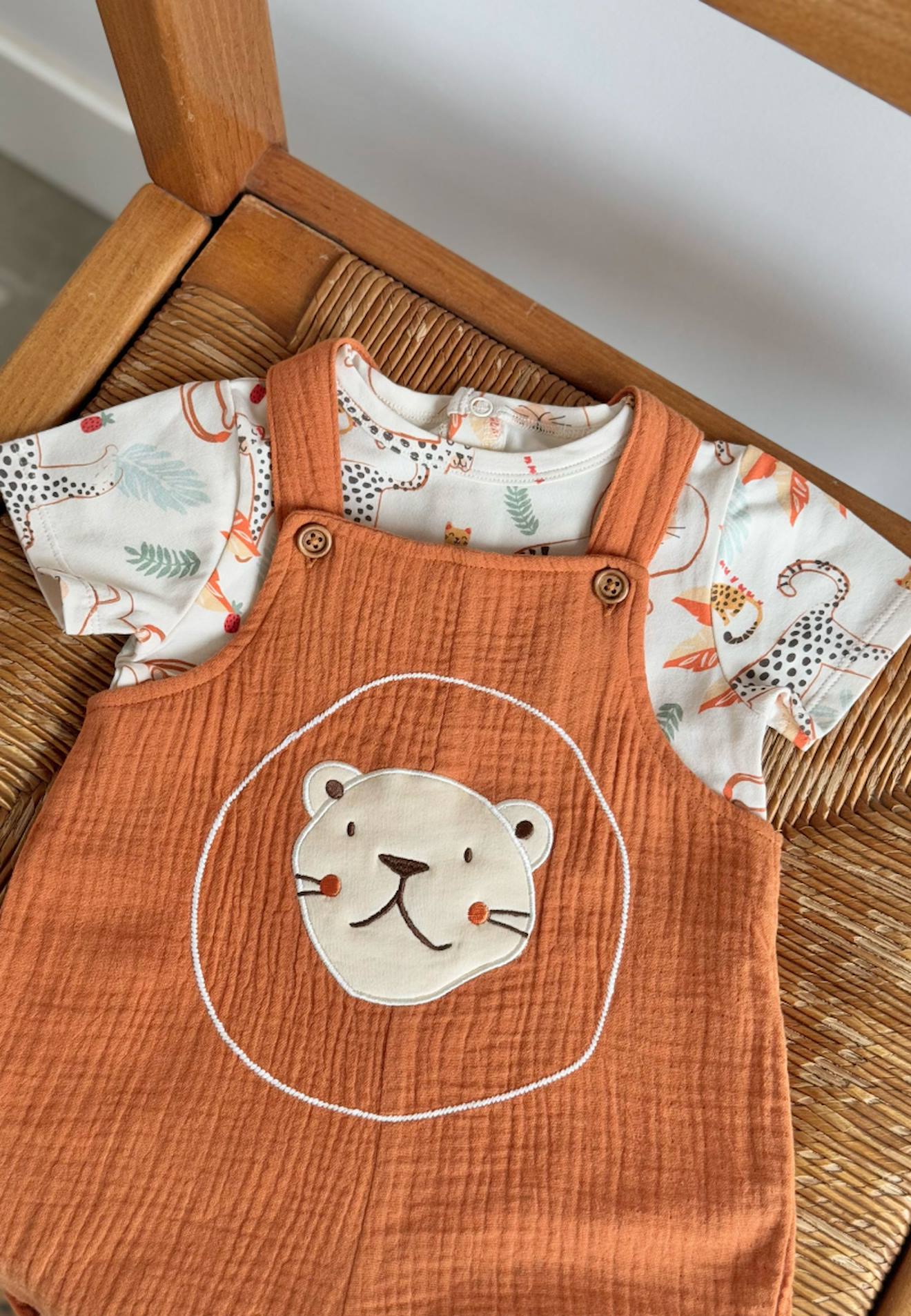 Ensemble Salopette Bébé En Gaze De Coton Et T-shirt Tango Marron