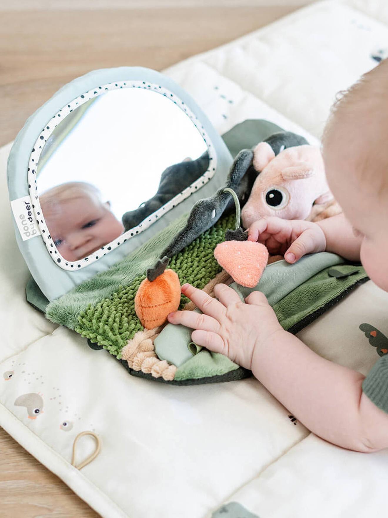 Miroir d'éveil Tummy time Tiny farm DONE BY DEER multicolore