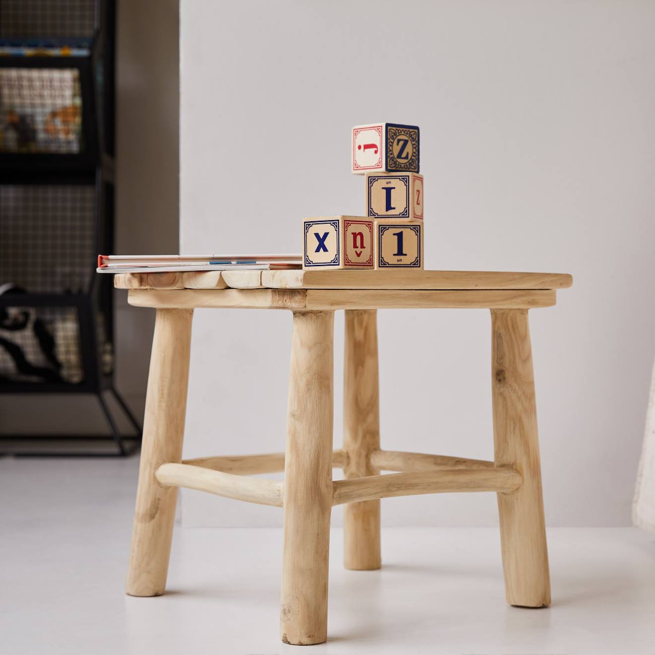 Chevet Enfant En Bois De Teck Kilim Naturel