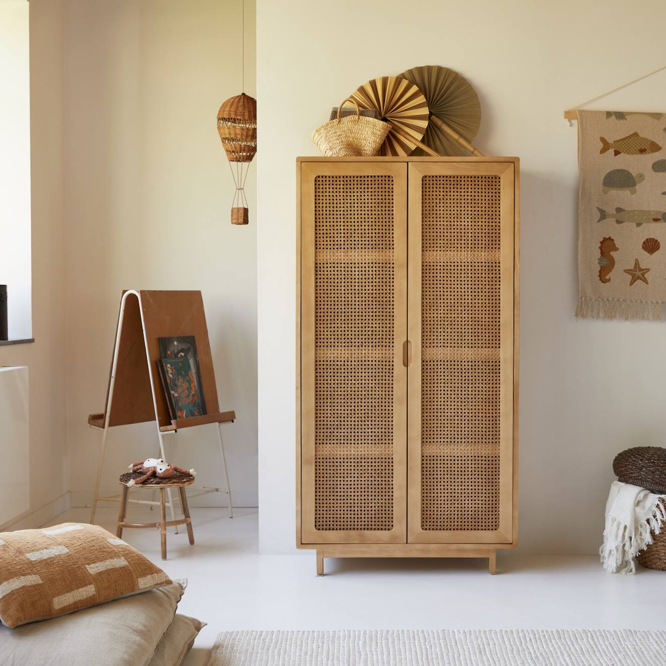 Armoire Enfant En Bois D'orme Massif Et Cannage Luis Naturel (Tikamoon) - Image 1