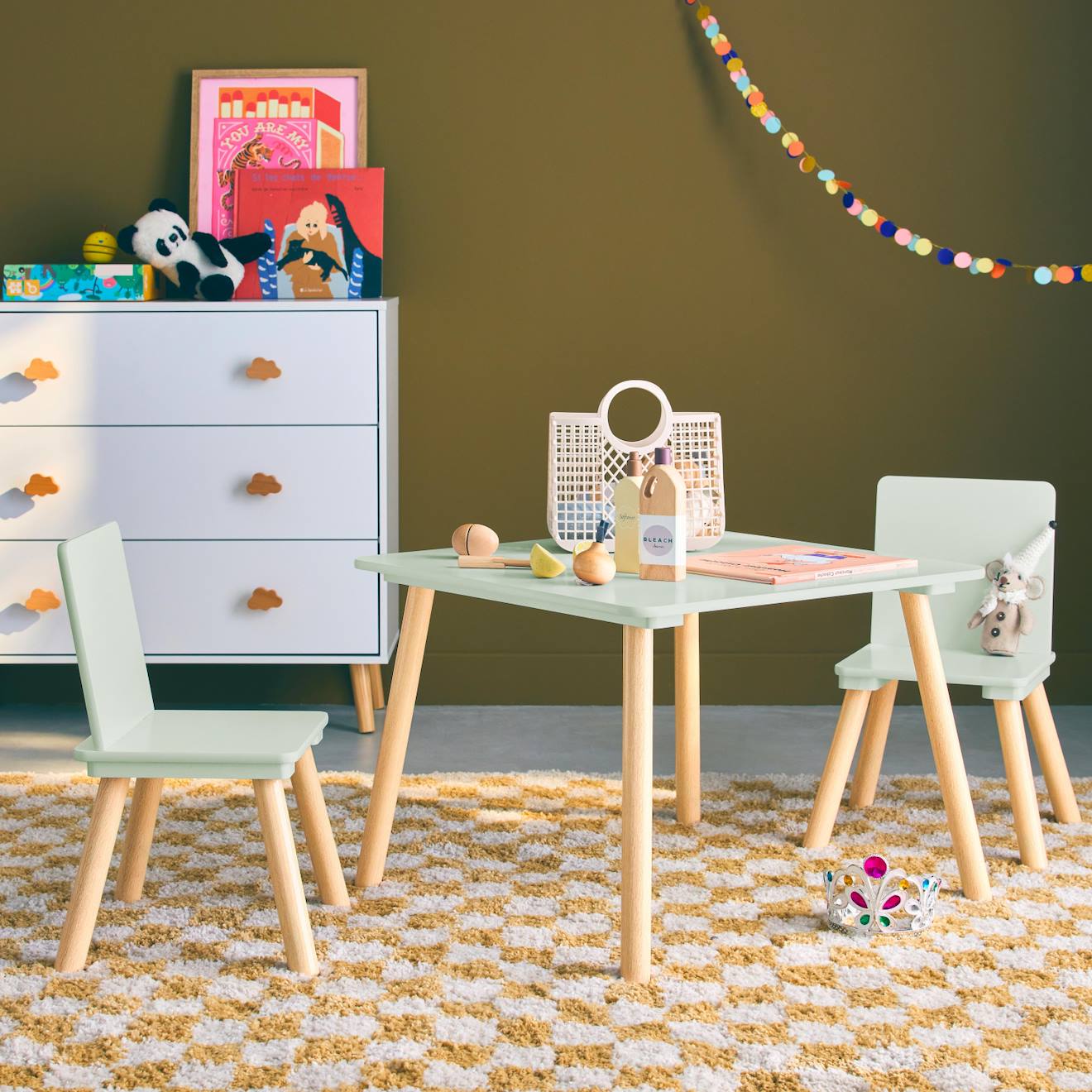 Table Carrée Enfant Bois De Pin 2 Chaises Judith Vert
