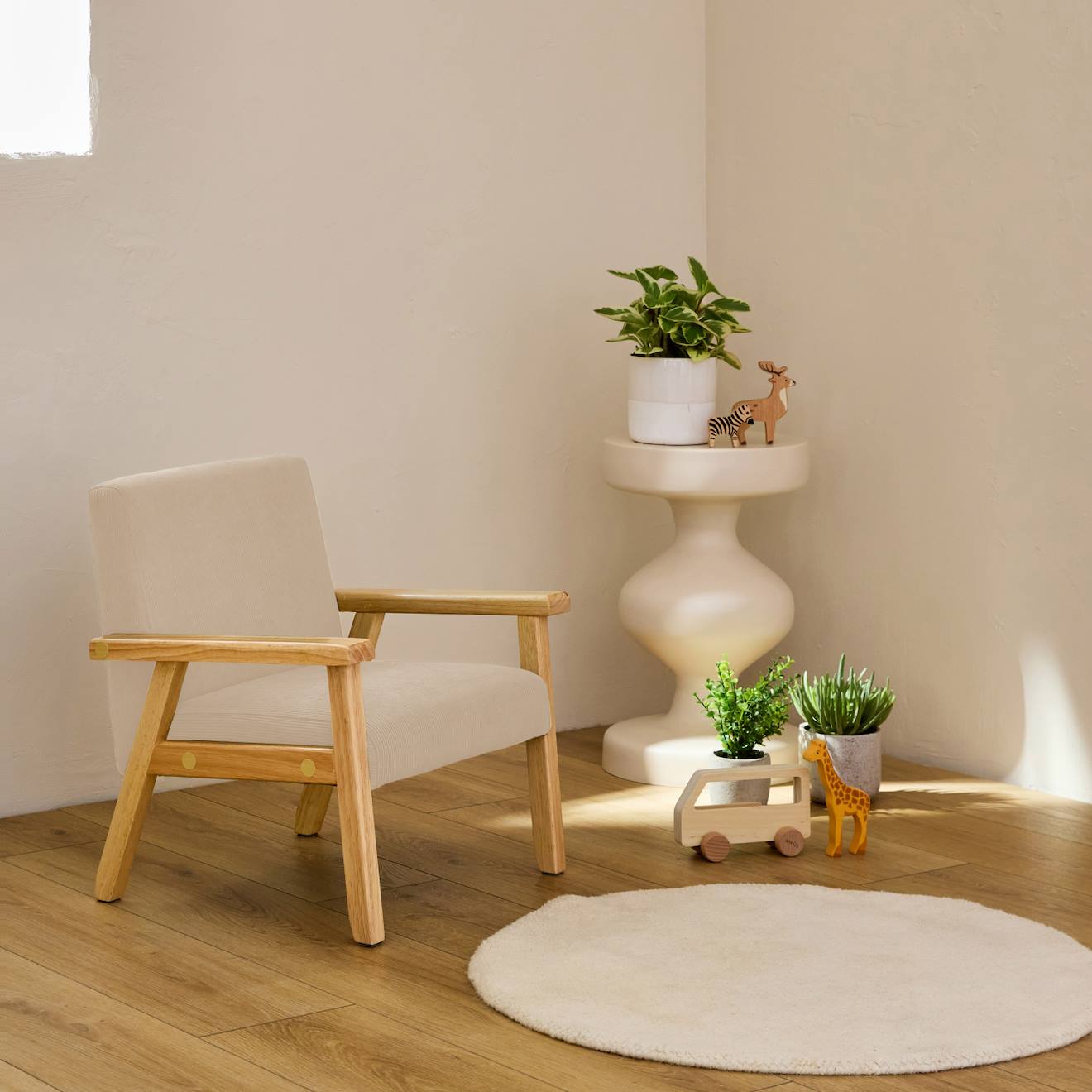 Fauteuil Scandinave Enfant Velours Côtelé Et Bois D'hévéa Isak Kid Crème
