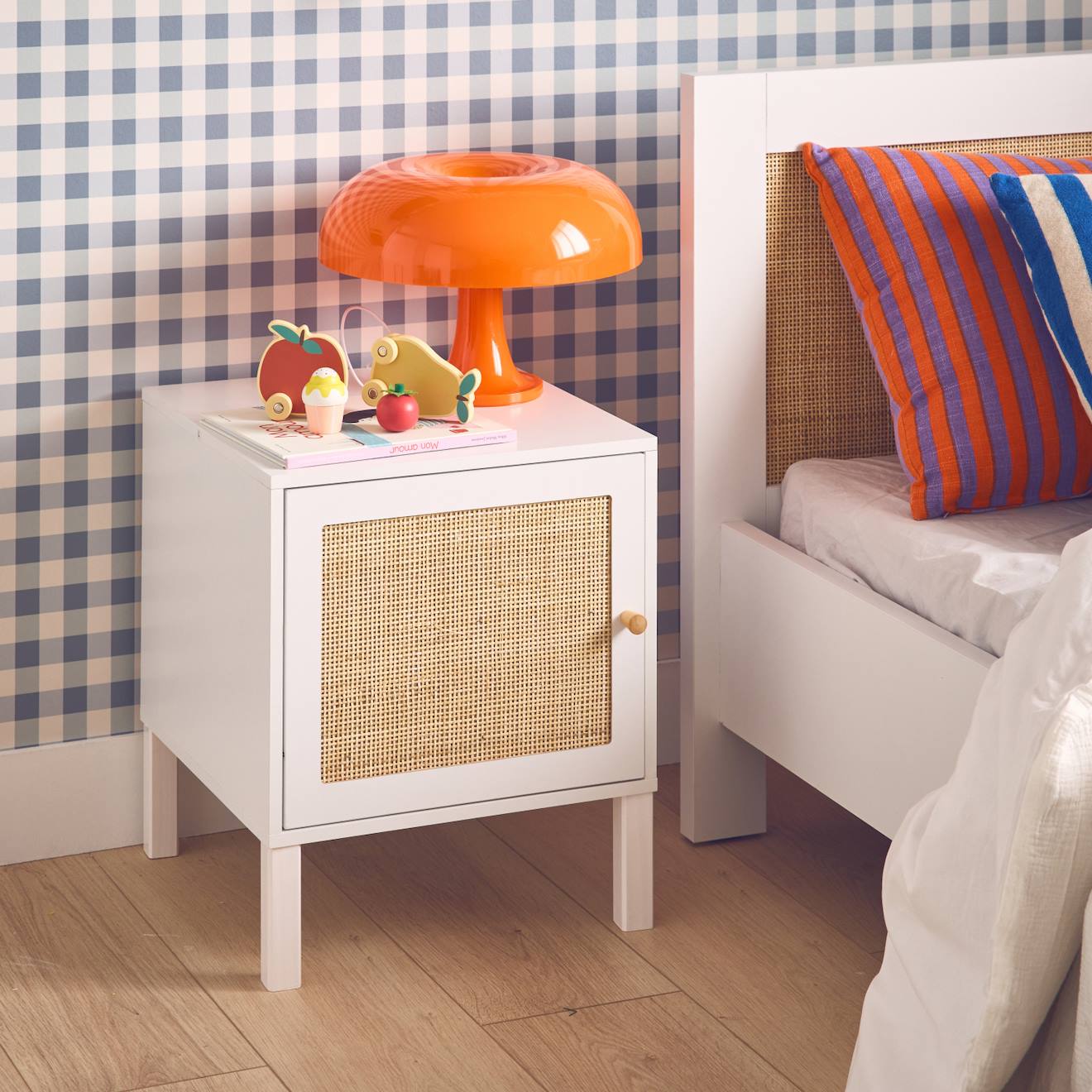 Table De Chevet Enfant Effet Bois Et Cannage Bohème Blanc Cassé