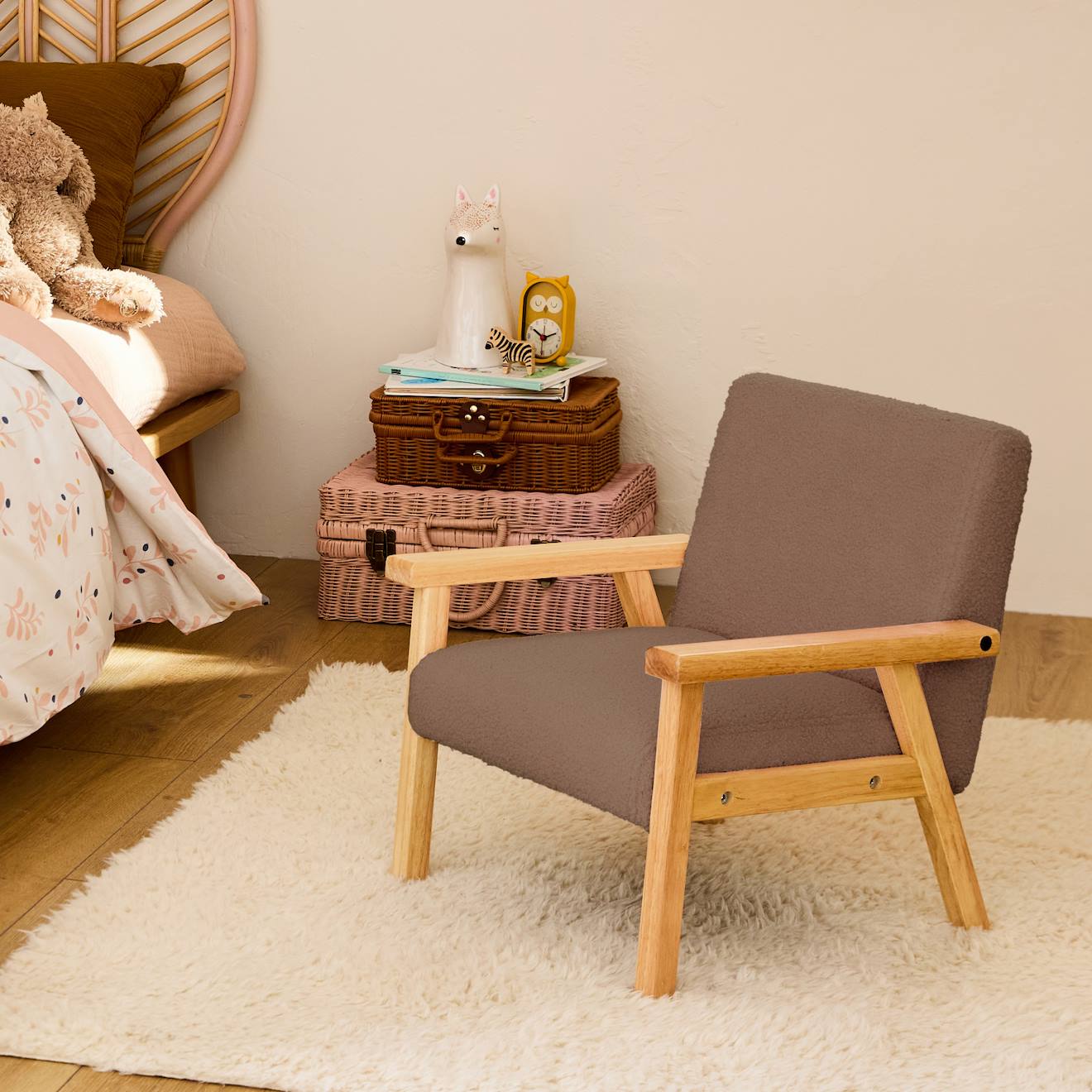 Fauteuil Scandinave Enfant Bouclette Et Bois D'hévéa Isak Kid Taupe
