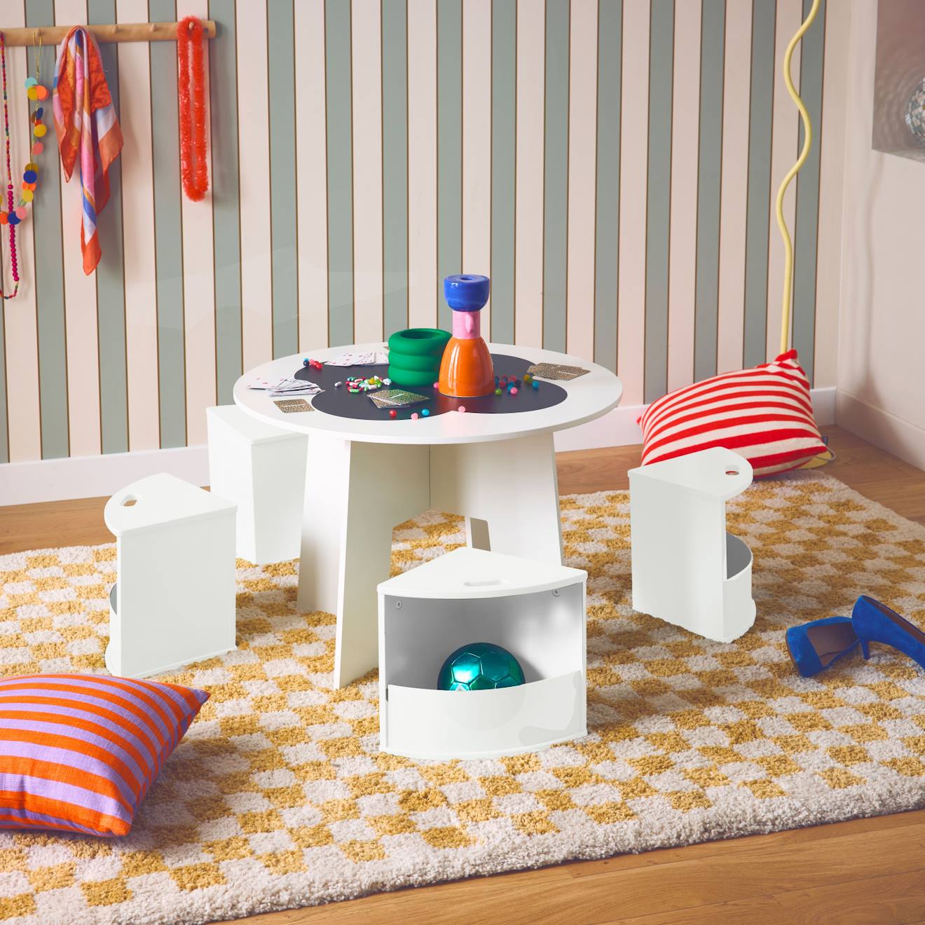 Table Effet Ardoise Pour Enfant 4 Chaises Avec Rangement Nephos Blanc