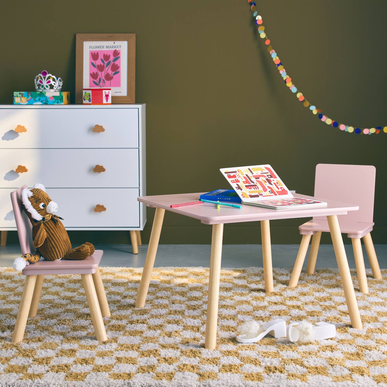 Table Carrée Enfant Bois De Pin 2 Chaises Judith Rose