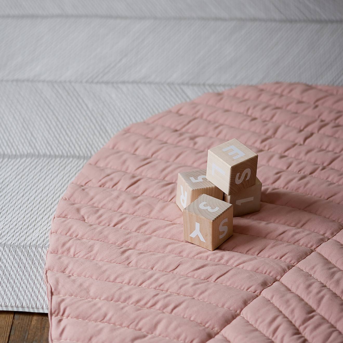 Tapis Feuilles Rose (ToddleKind) - Image 1