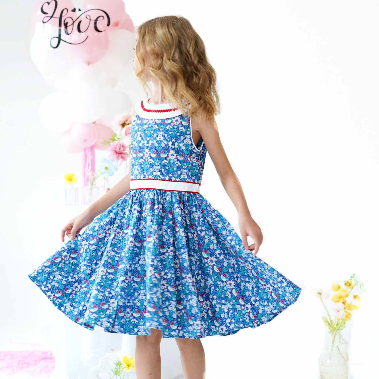 Robe Cérémonie Fleurie Col Bateau Hepburn Bleu Foncé Rouge