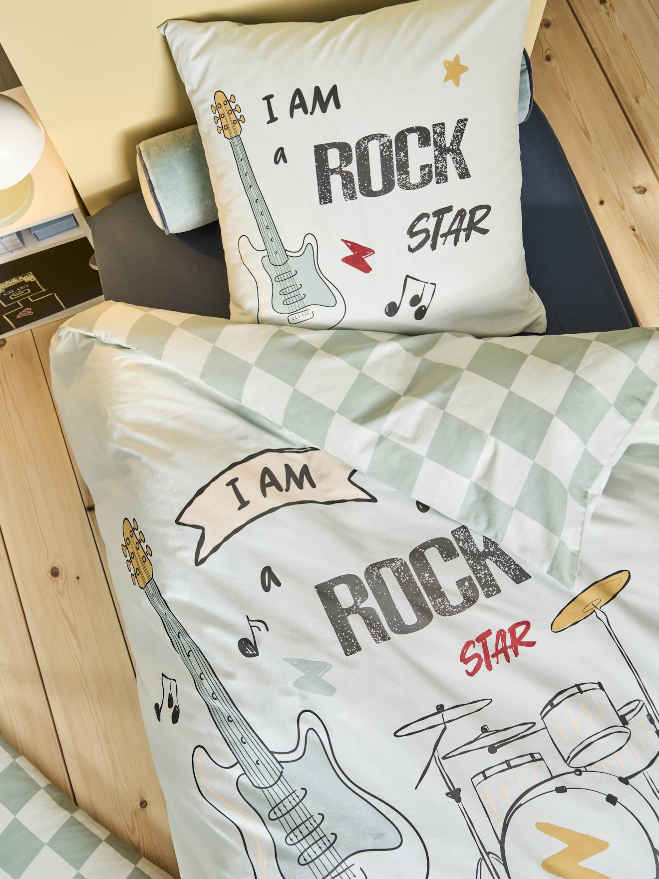 Parure housse de couette + taie d'oreiller enfant ROCK MUSIC, avec coton recyclé vert sauge