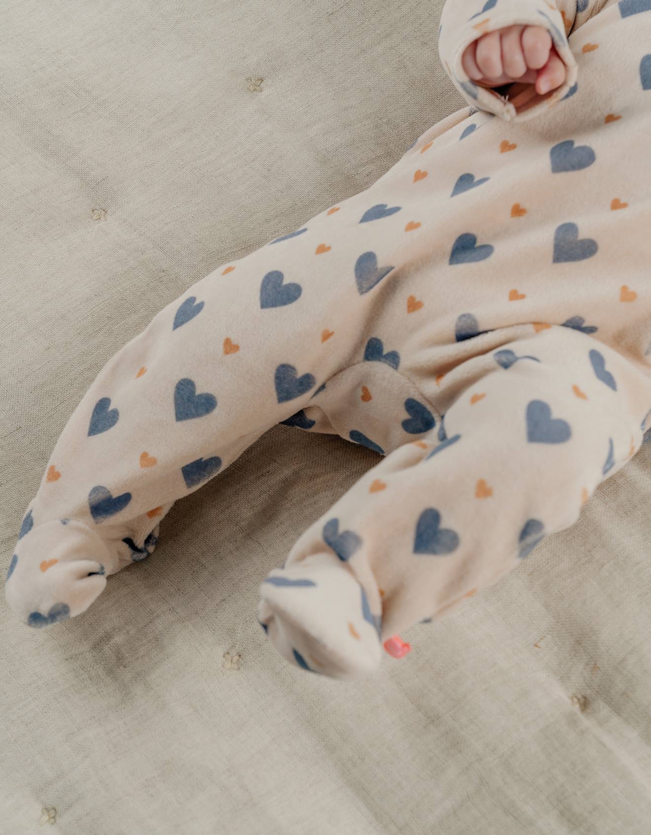 Pyjama Bébé En Velours Imprimé Cœurs Beige (Noukies) - Image 3