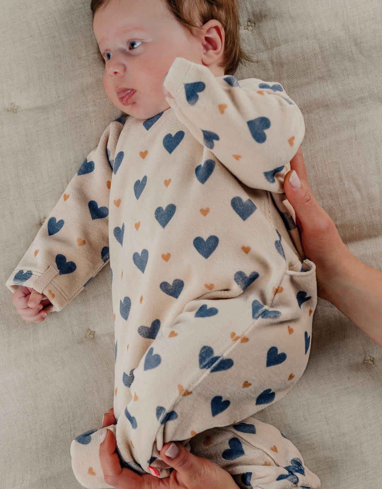 Pyjama Bébé En Velours Imprimé Cœurs Beige (Noukies) - Image 2