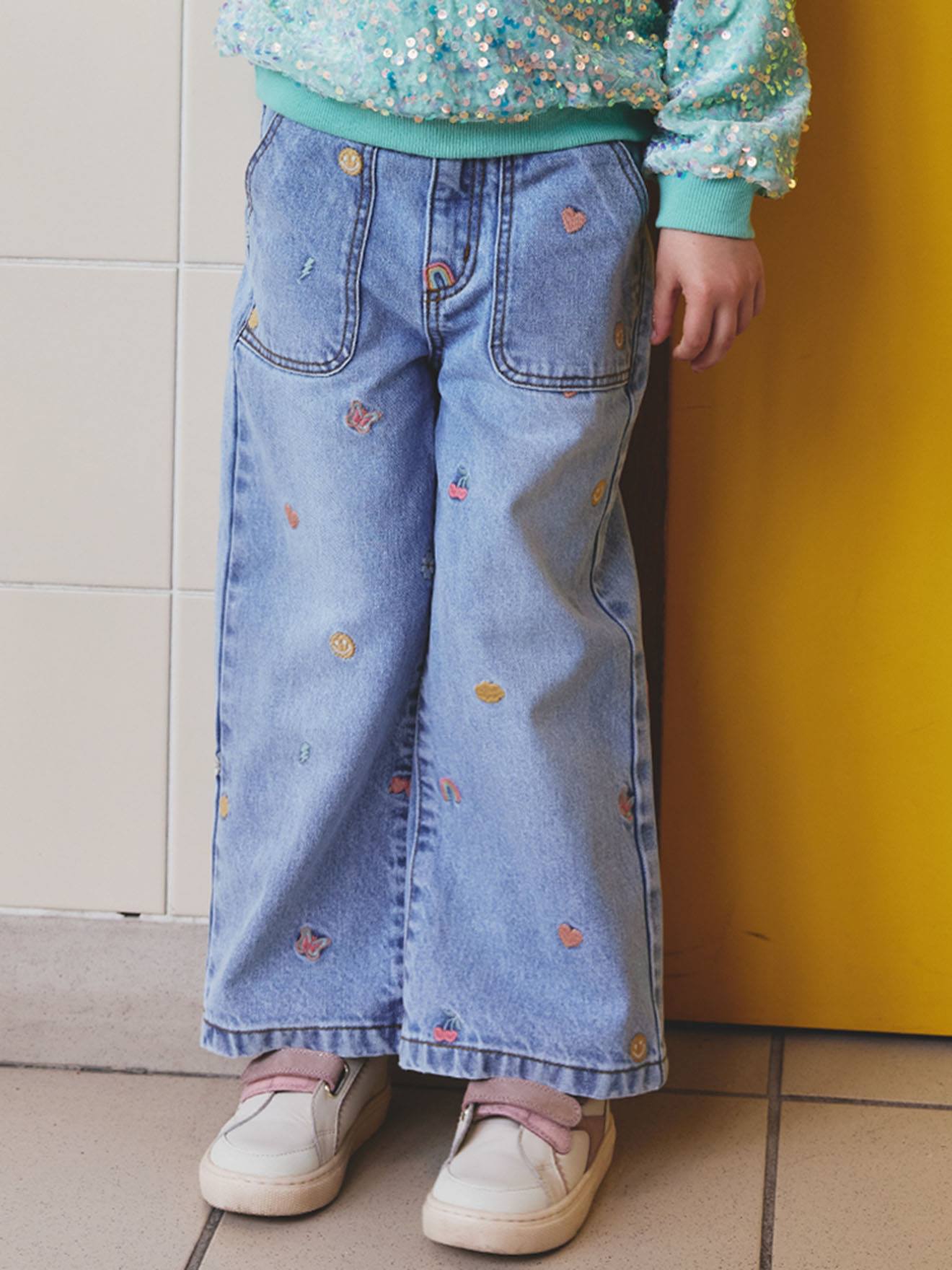 Jean fille large motifs brodés bleu clair
