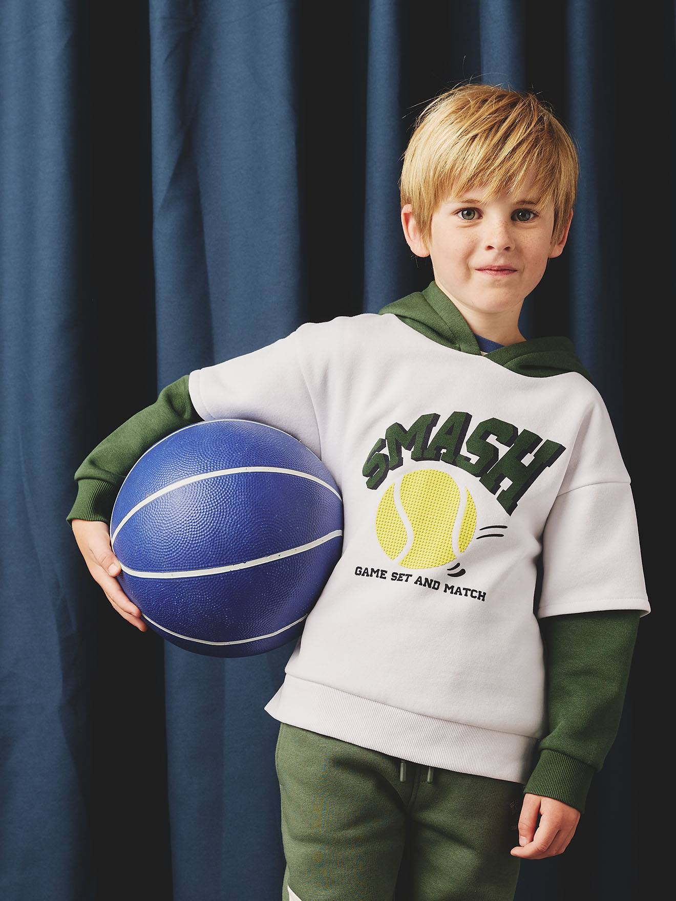 Sweat garon sport doubles manches motif ballon en relief vert sapin 12 €