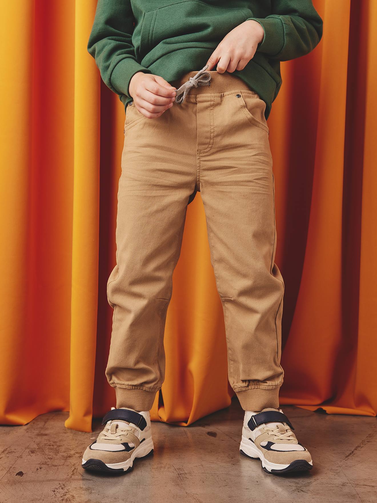 Pantalon garçon jogger facile à enfiler caramel