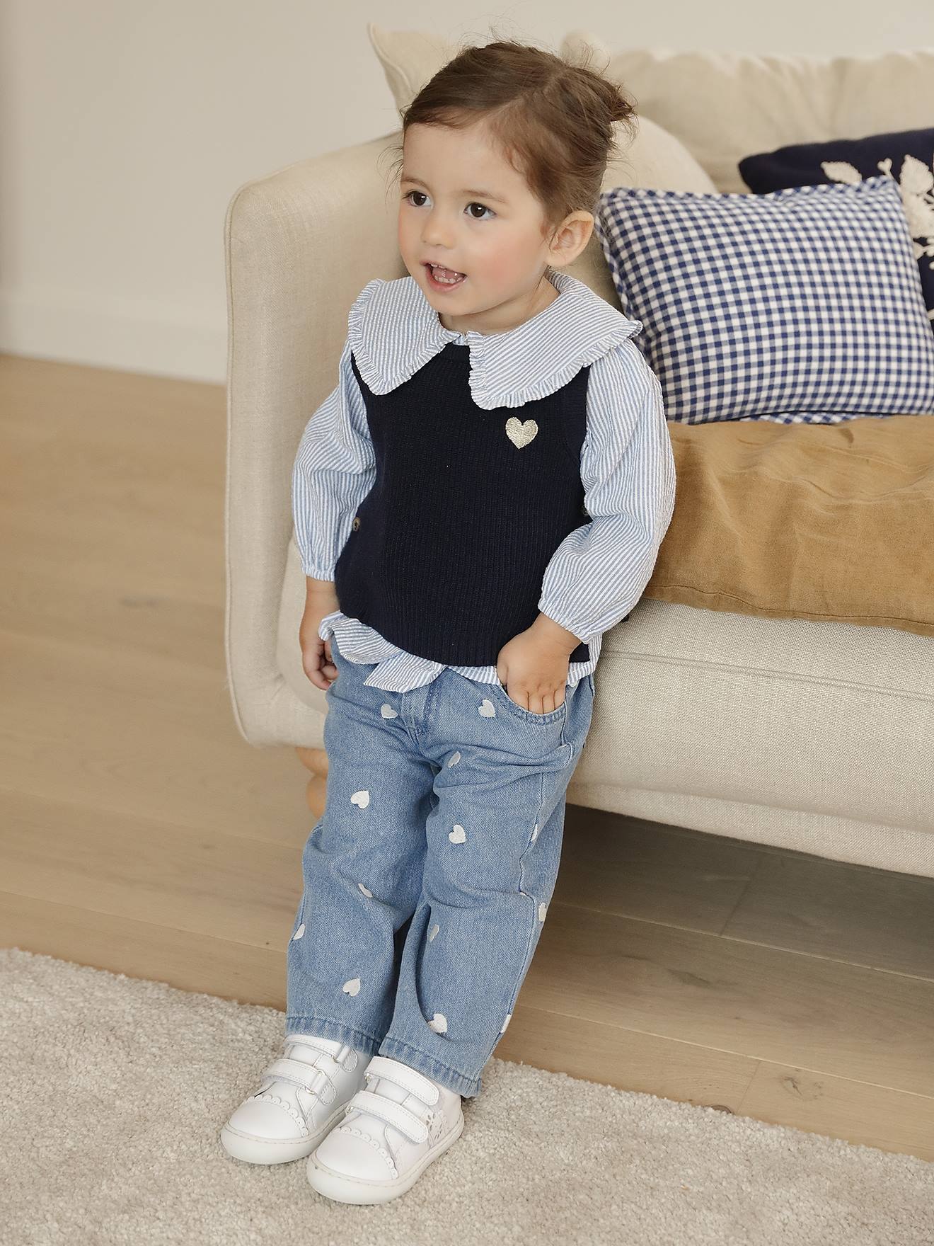 Jean large bb fille petits coeurs brods stone 23 €