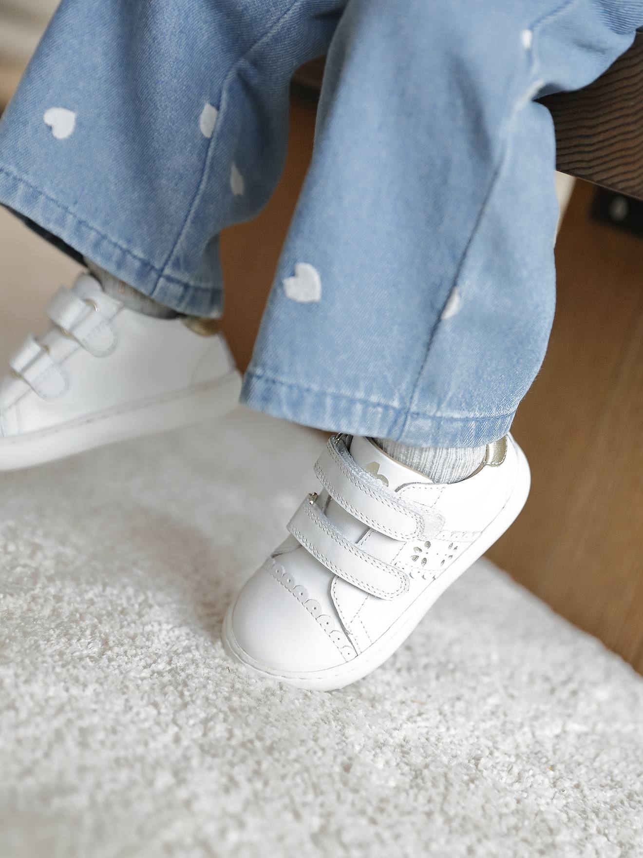 Baskets bébé fille cuir à scratchs blanc